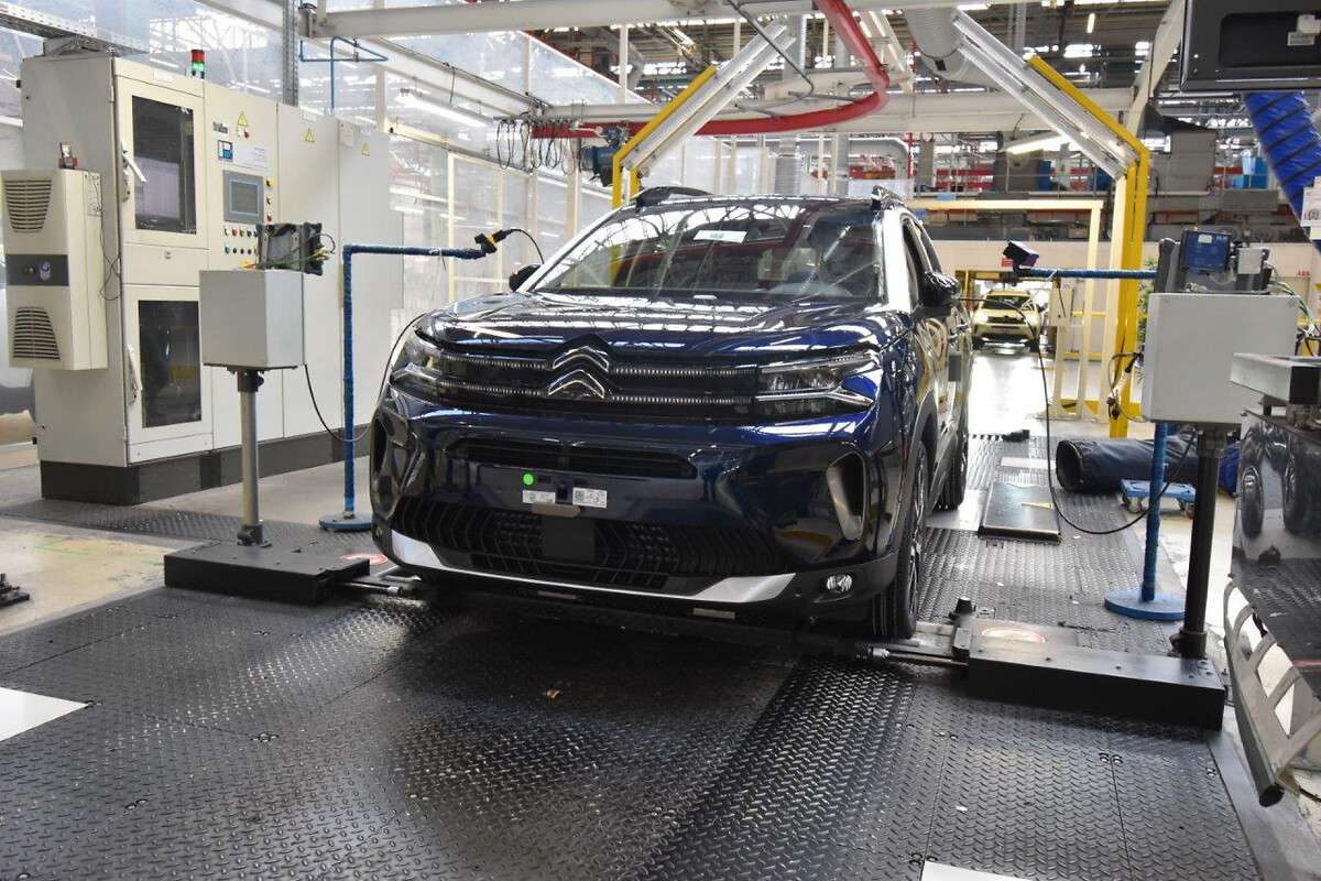 découvrez tout sur la production du citroën c5 aircross : usine, processus de fabrication, innovations technologiques et chiffres de sortie de ce suv moderne.