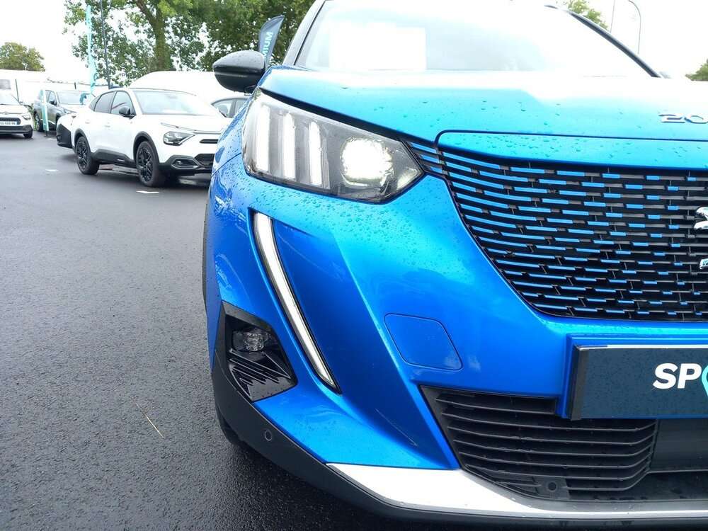 découvrez tout sur la peugeot 2008 électrique : prix attractifs, nouveautés et bonnes surprises de ce suv urbain 100% électrique. comparez les offres et plongez dans l'univers de la mobilité verte.