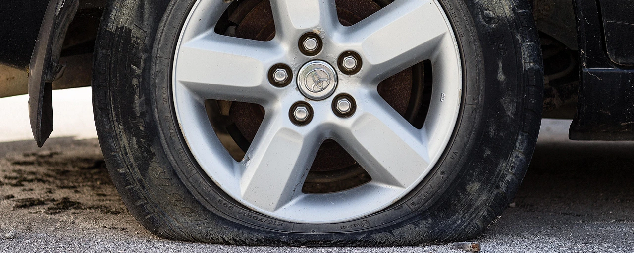 découvrez que faire en cas de pneu crevé et comment votre assurance peut vous aider. conseils pratiques et démarches pour une prise en charge efficace.