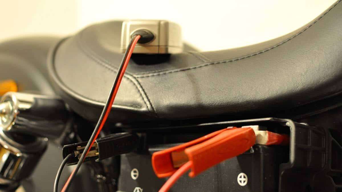 découvrez comment choisir le chargeur de batterie moto idéal en 2026 pour assurer performance et durabilité. guide complet des critères et conseils actualisés.