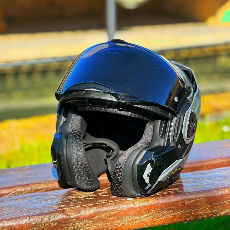 découvrez comment choisir la visière idéale pour votre casque de moto afin d'assurer sécurité, confort et une visibilité optimale lors de vos trajets.