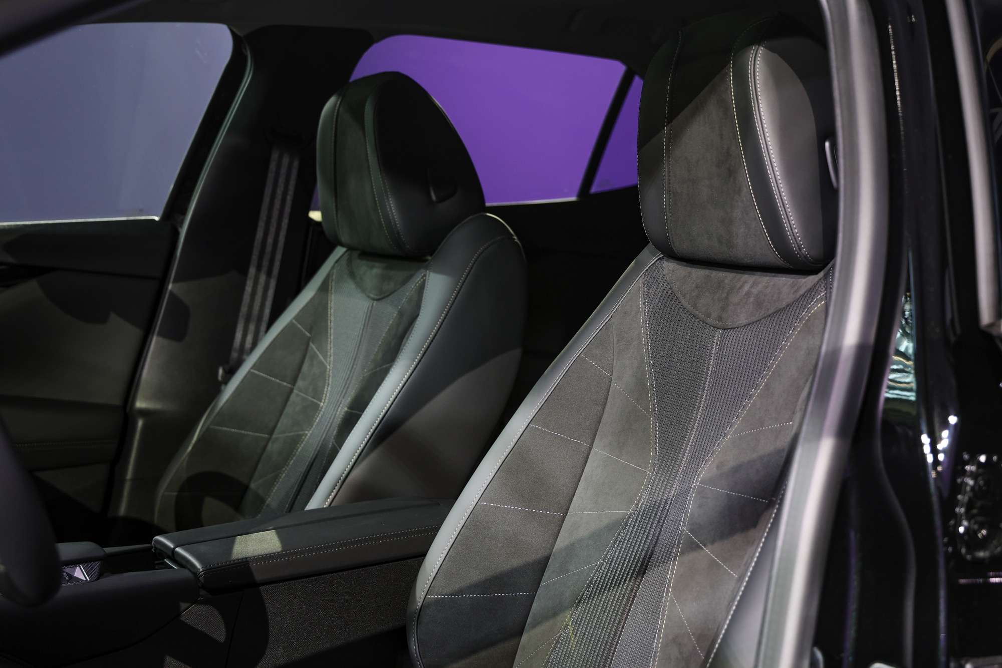 découvrez la ds n°4, la berline française très attendue alliant élégance, performance et innovation pour redéfinir le luxe à la française.