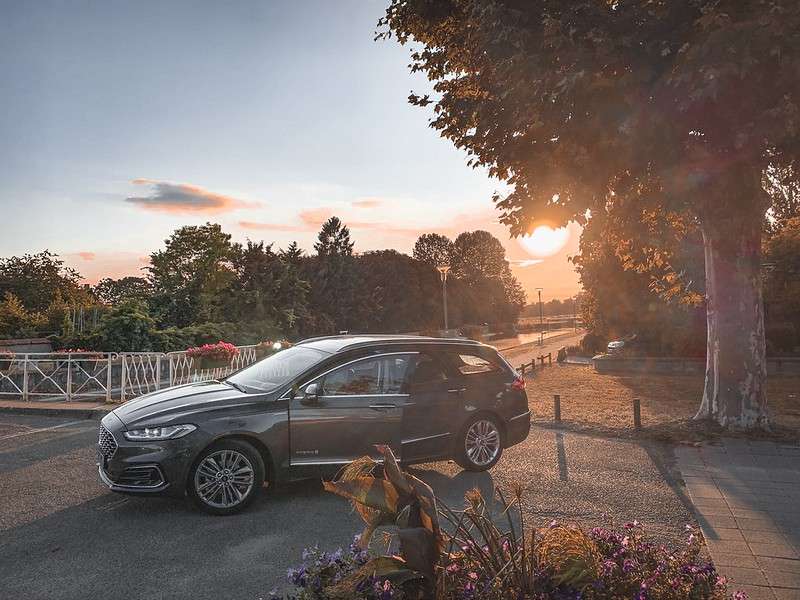 découvrez notre avis complet et nos conseils d'achat pour la ford mondeo hybride, alliant performance, économie d'énergie et confort.