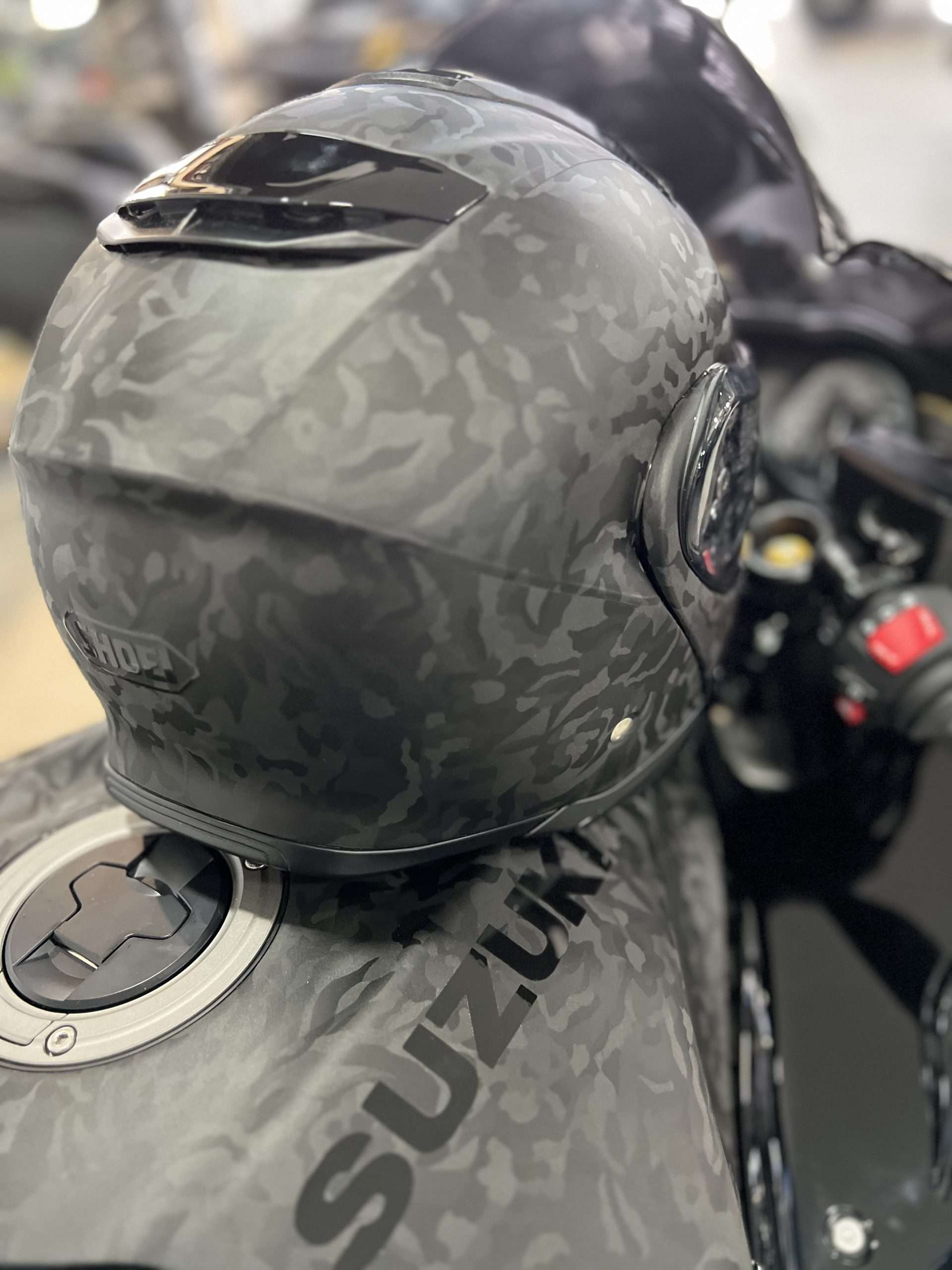 découvrez les dernières tendances de personnalisation de casques moto en 2026 pour allier style et sécurité sur la route.