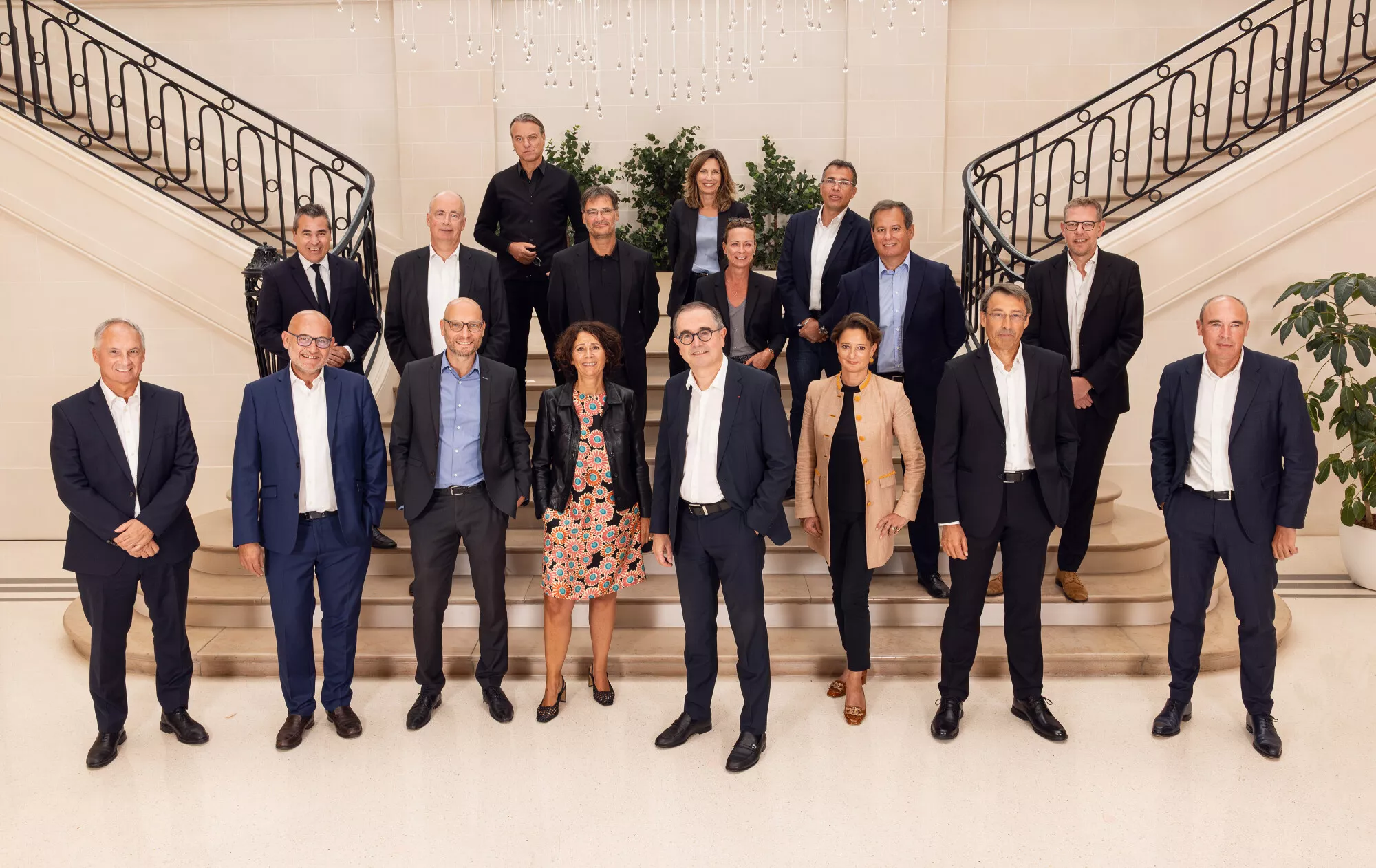 découvrez la réorganisation choc chez renault, ses impacts sur l'entreprise et ses perspectives d'avenir.