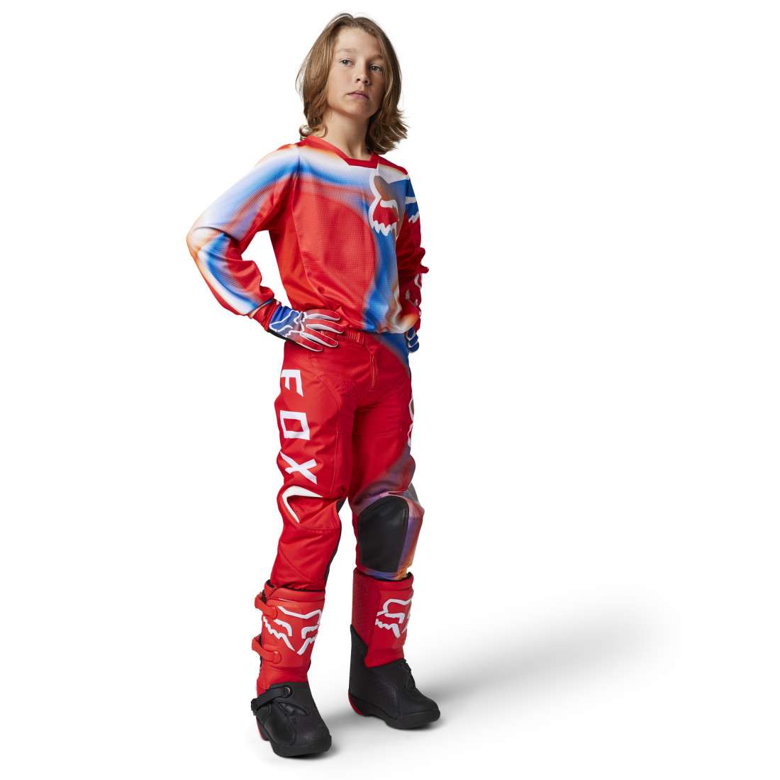 découvrez notre tenue motocross enfant 2026 alliant sécurité maximale et style moderne pour petits pilotes passionnés.