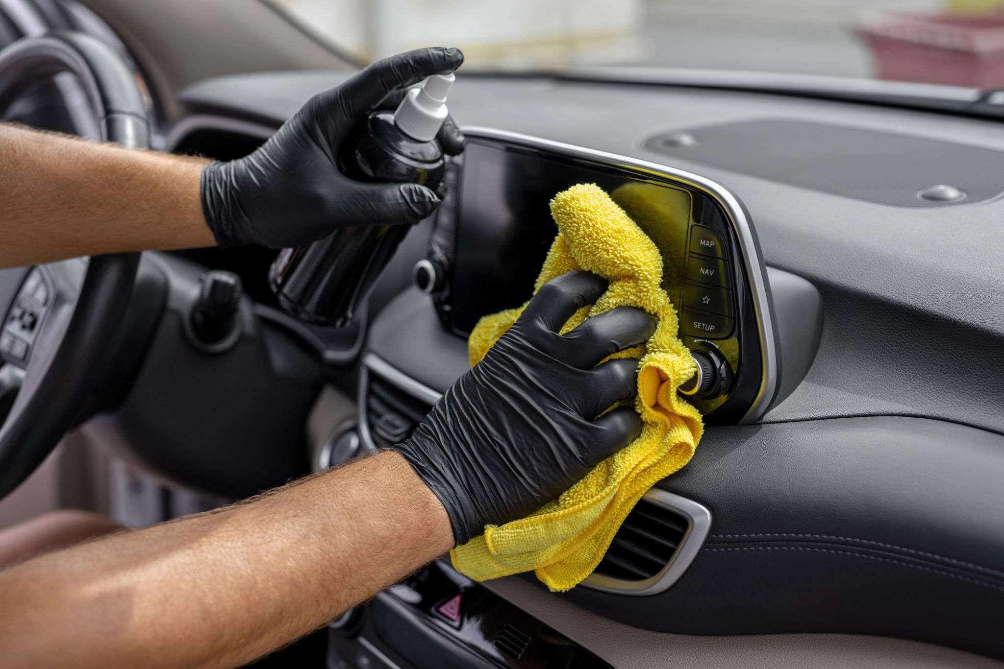 service professionnel de nettoyage de voiture pour un intérieur et un extérieur impeccables. redonnez à votre voiture son éclat d'origine rapidement et efficacement.