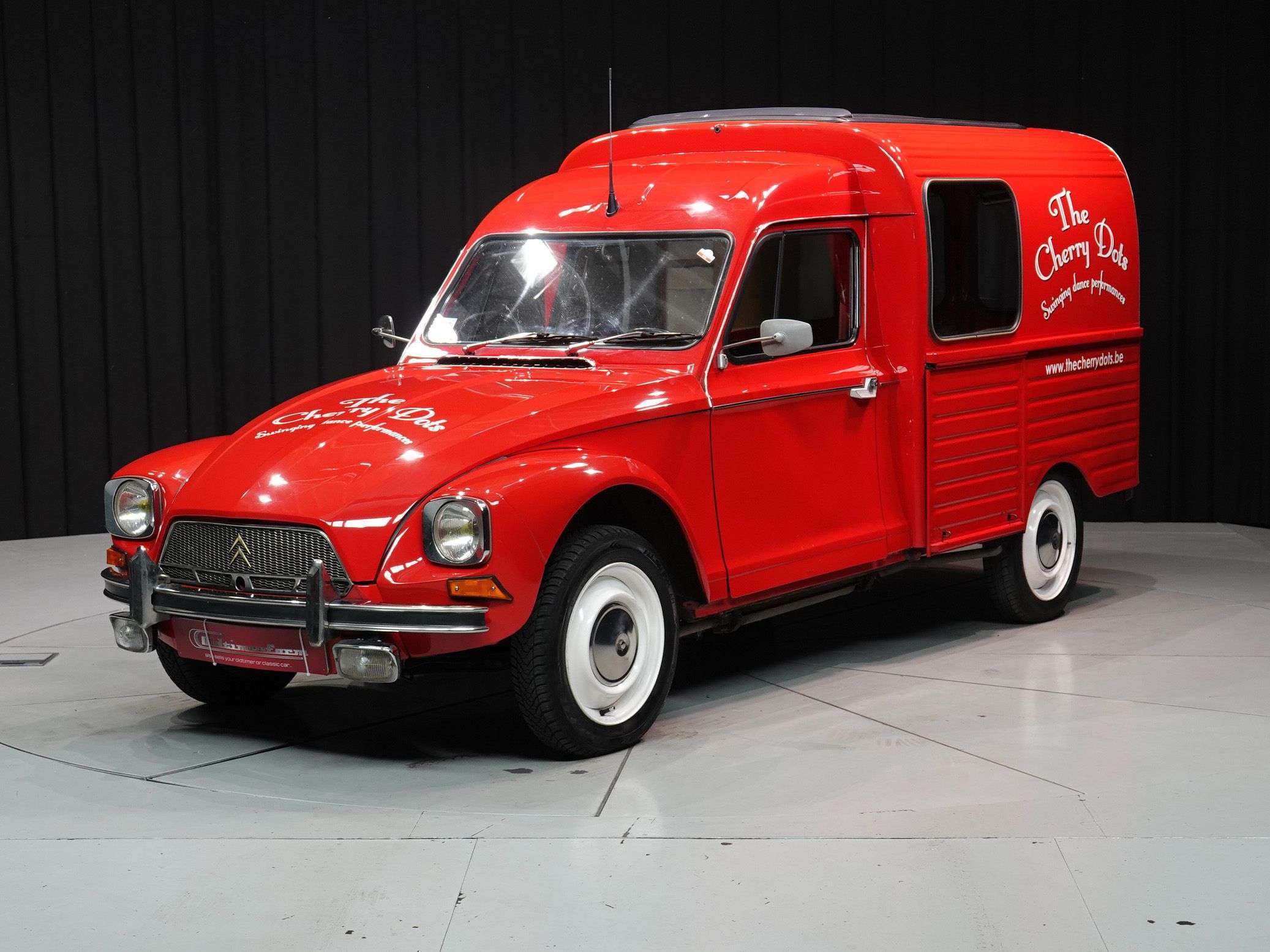 découvrez la citroën acadiane, un véhicule utilitaire vintage alliant charme rétro et praticité pour tous vos déplacements et activités.