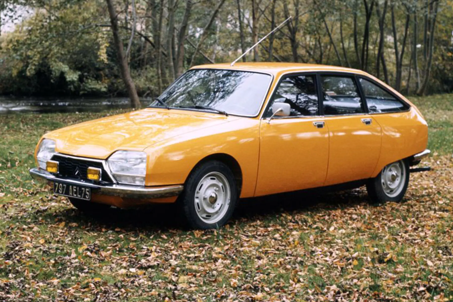 découvrez la citroën gs, une voiture emblématique alliant innovation, confort et design unique, parfaite pour les passionnés d'automobiles classiques.