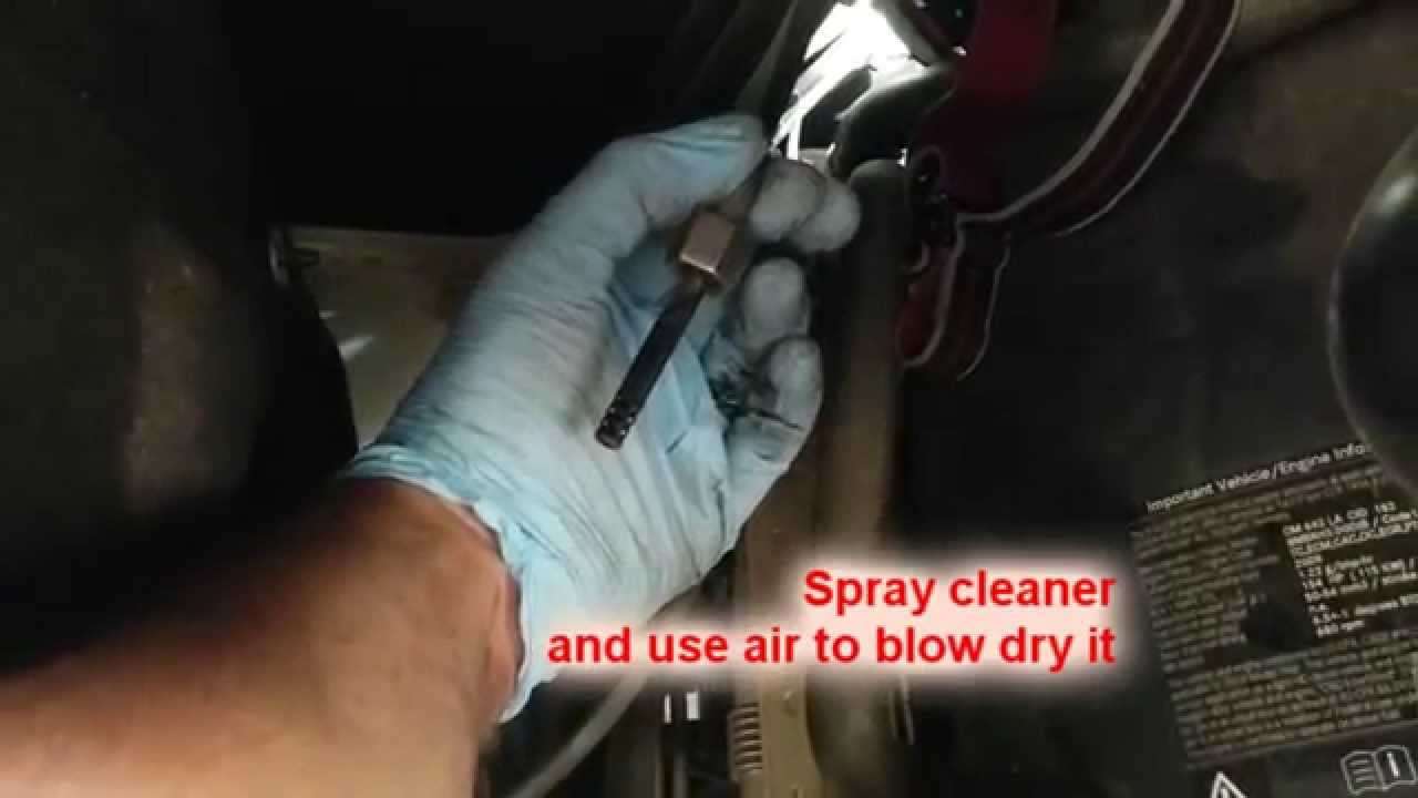 nettoyage du capteur de pression des gaz d'échappement : améliorez la performance de votre véhicule en assurant un fonctionnement optimal du capteur grâce à un nettoyage efficace.