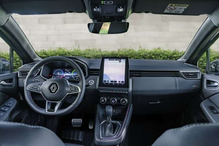 découvrez comment démarrer votre renault clio 4 sans carte clé grâce à nos astuces pratiques et sécurisées. guide étape par étape pour une mise en route facile et rapide.