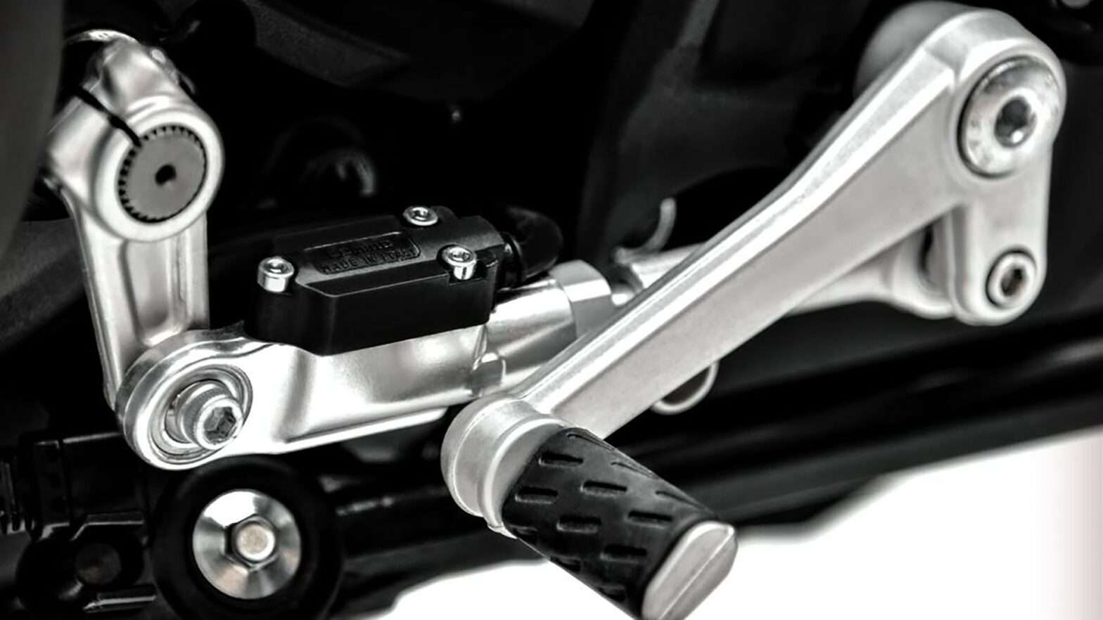 découvrez notre sélection de sélecteurs de vitesse pour moto, alliant qualité et performance pour une conduite optimale.